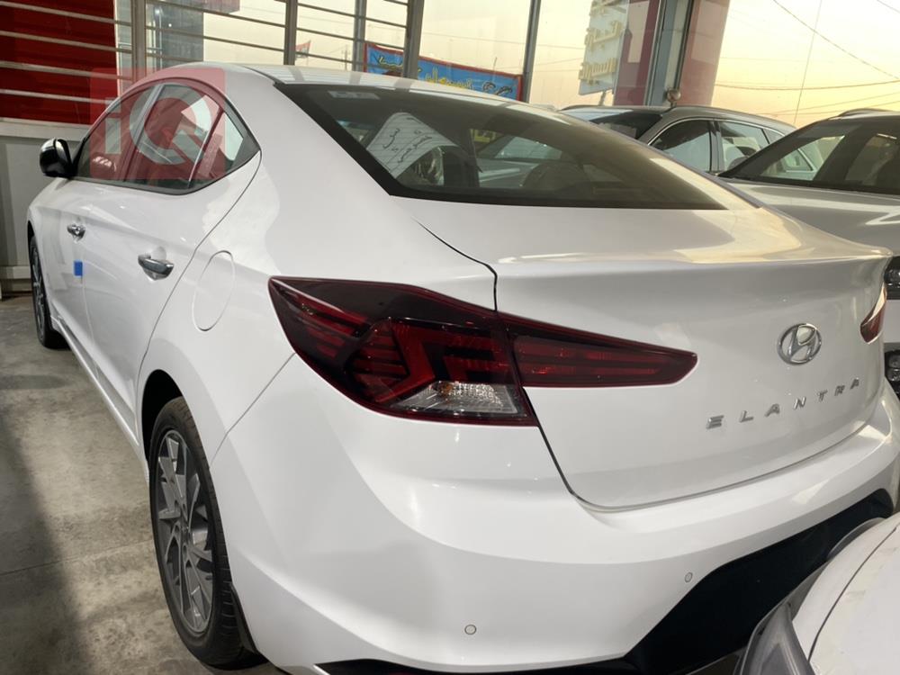 هیوندای ئەلەنترا